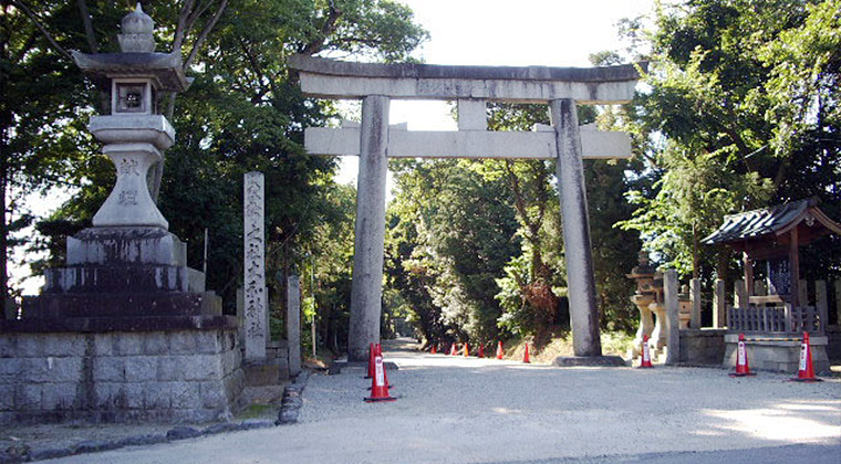 大和神社大鳥居