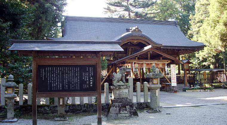 大和神社拝殿