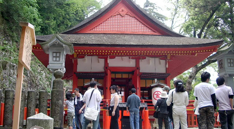 教祖宥盛を祀る奥社