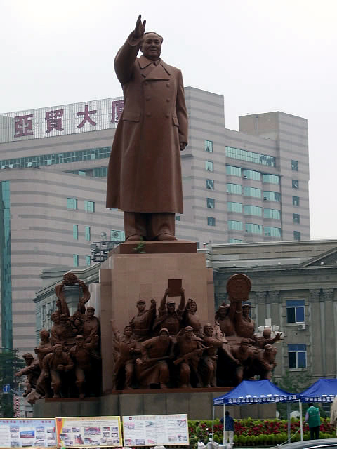 毛沢東像（瀋陽中山広場）
