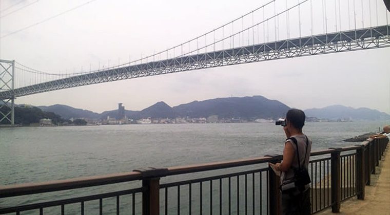 関門海峡（みもすそ川公園より）
