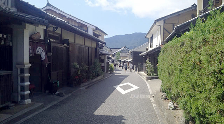 大洲藩の財政を和紙と木蝋で支えた内子町街並