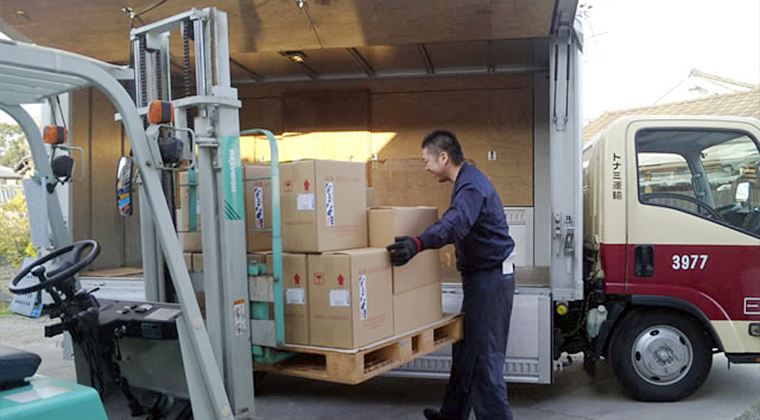 出荷積込作業
