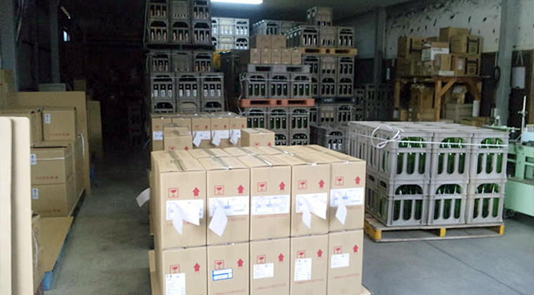 倉庫で出荷を待つ新酒