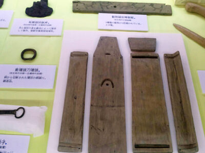 精緻な木製品（青谷上寺地遺跡展示館）