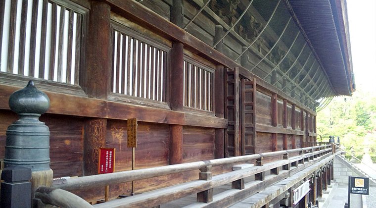 善光寺本堂東面