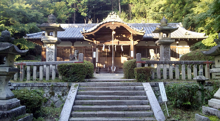 穴師坐兵主神社拝殿