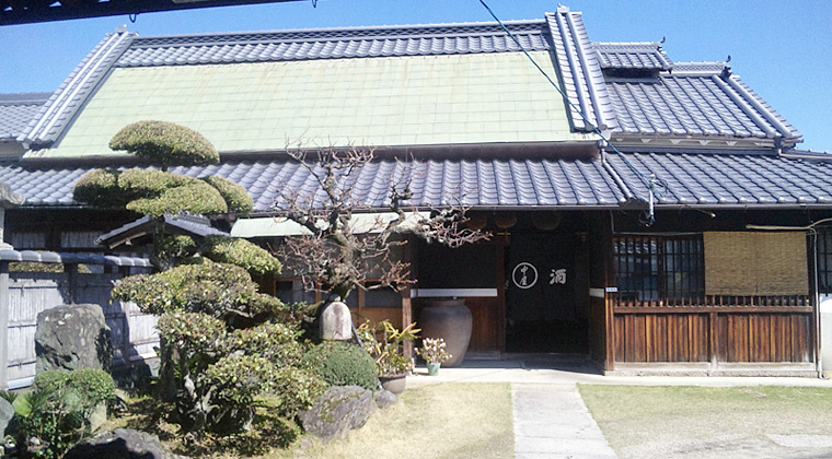 中谷家本屋（大和棟。戦後、萱葺きの上に銅板を葺いた）