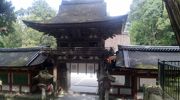 石上神宮楼門（重要文化財）
