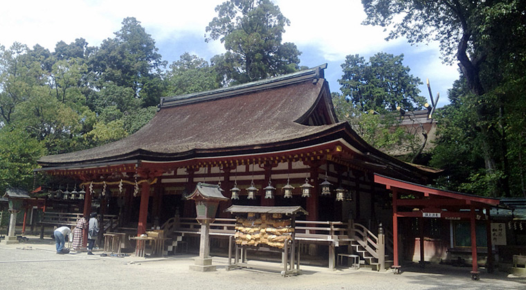 石上神宮拝殿（国宝）