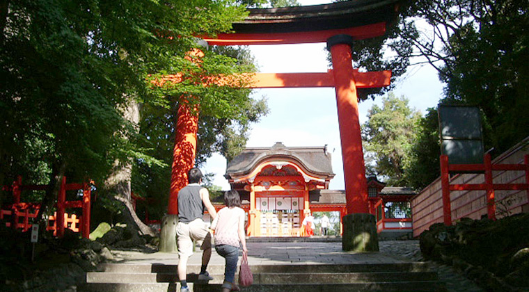 宇佐神宮宇佐鳥居と西大門