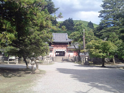 手向山八幡宮楼門