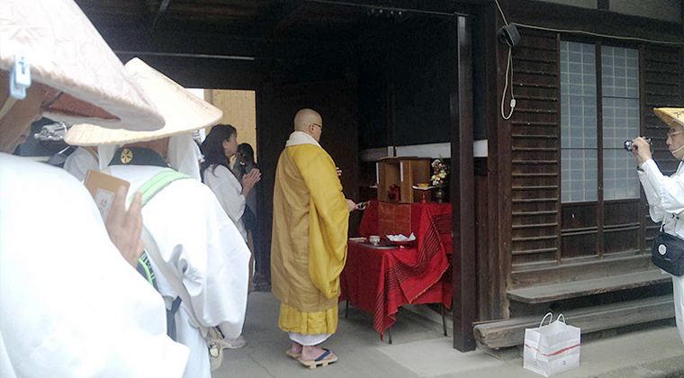 谷口副住職のお参り