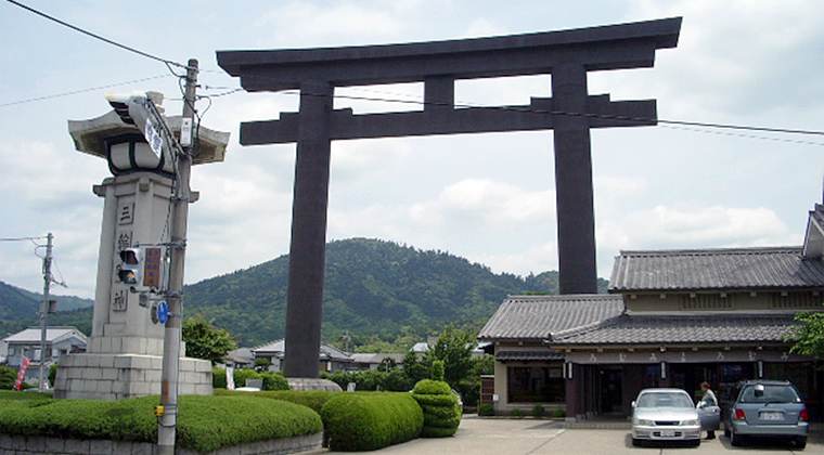 大神神社（通称三輪神社）鳥居