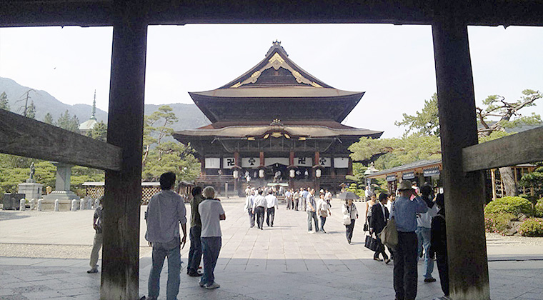 物部守屋を追悼する善光寺