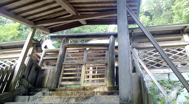 穴師坐兵主神社本殿