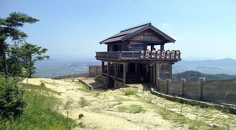 鬼ノ城西門と岡山平野