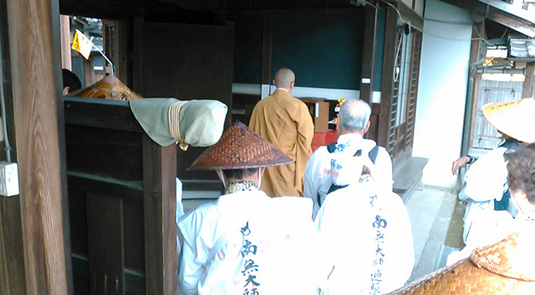 谷口副住職のお参り（中谷家）